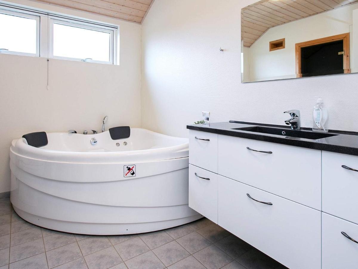 6 Person Holiday Home In V Ggerl Se Bøtø By Eksteriør bilde